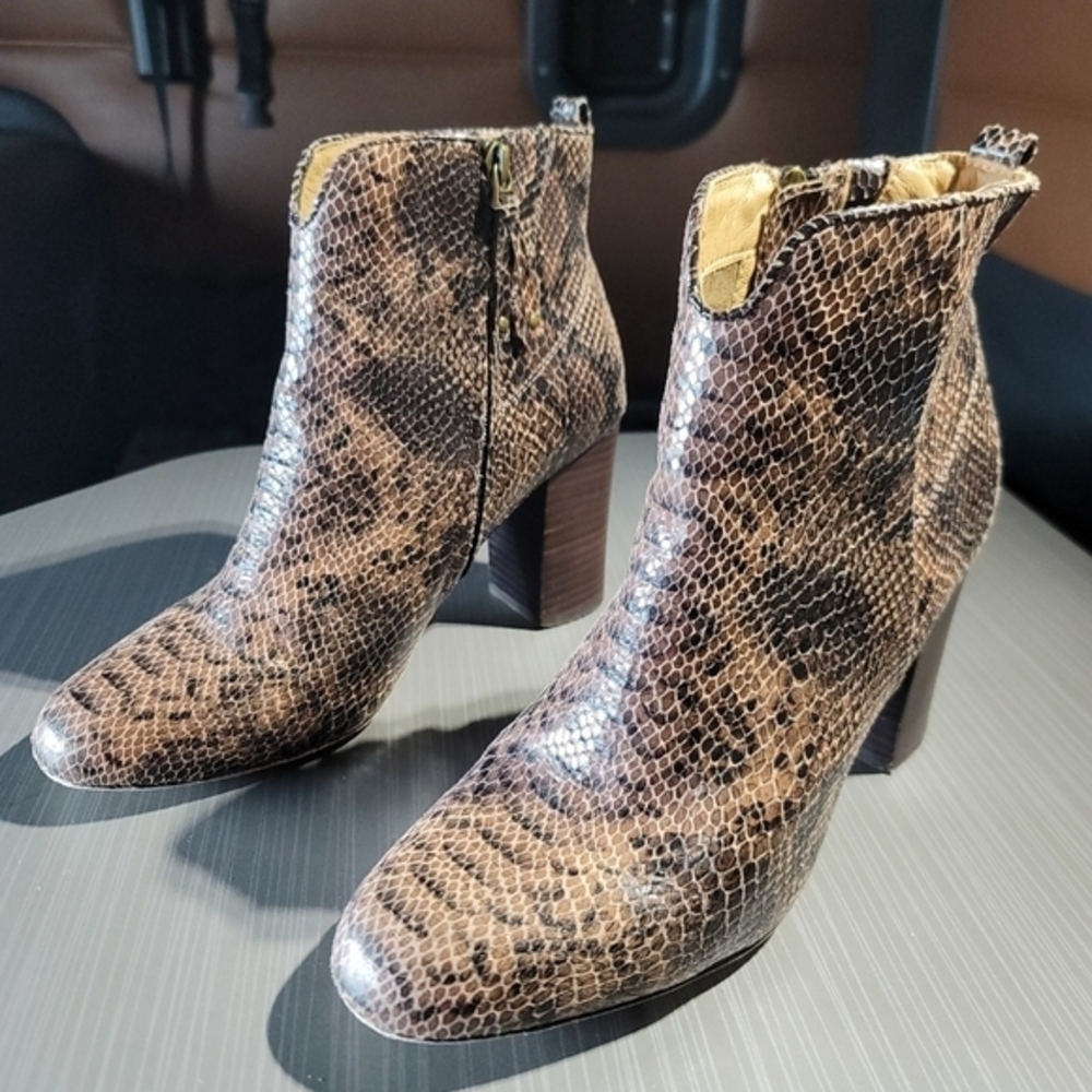 Lucca Lane "Avra" Faux Leather Snakeskin‎ Stacked Heel Booties Women's 9M NWOT